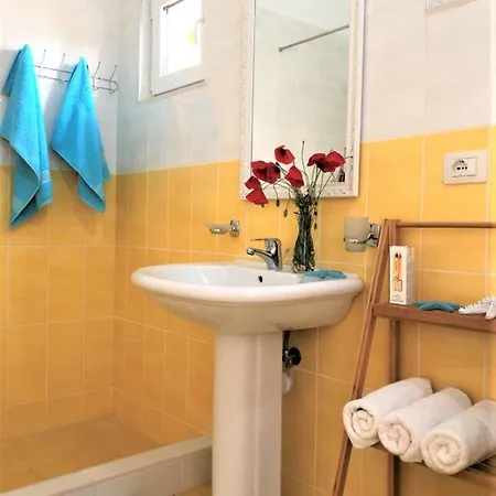 Bougainville Lemon Apartment *
