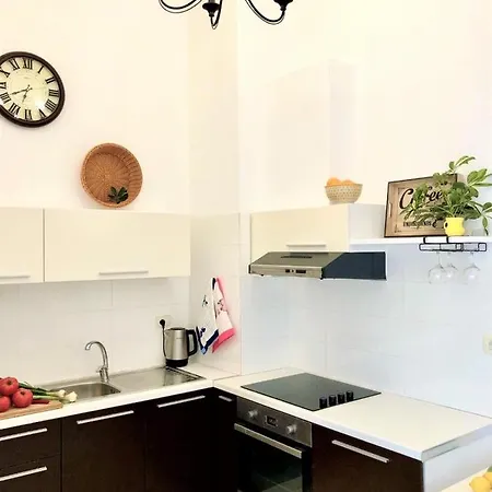 Bougainville Lemon Apartment